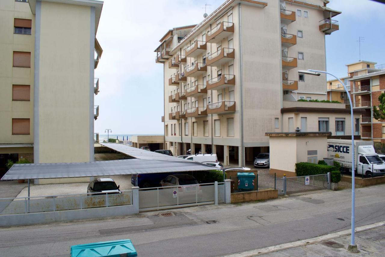 App4Rent Saturno 4 - Family Apartment, Wifi, Parking Lido di Jesolo Luaran gambar